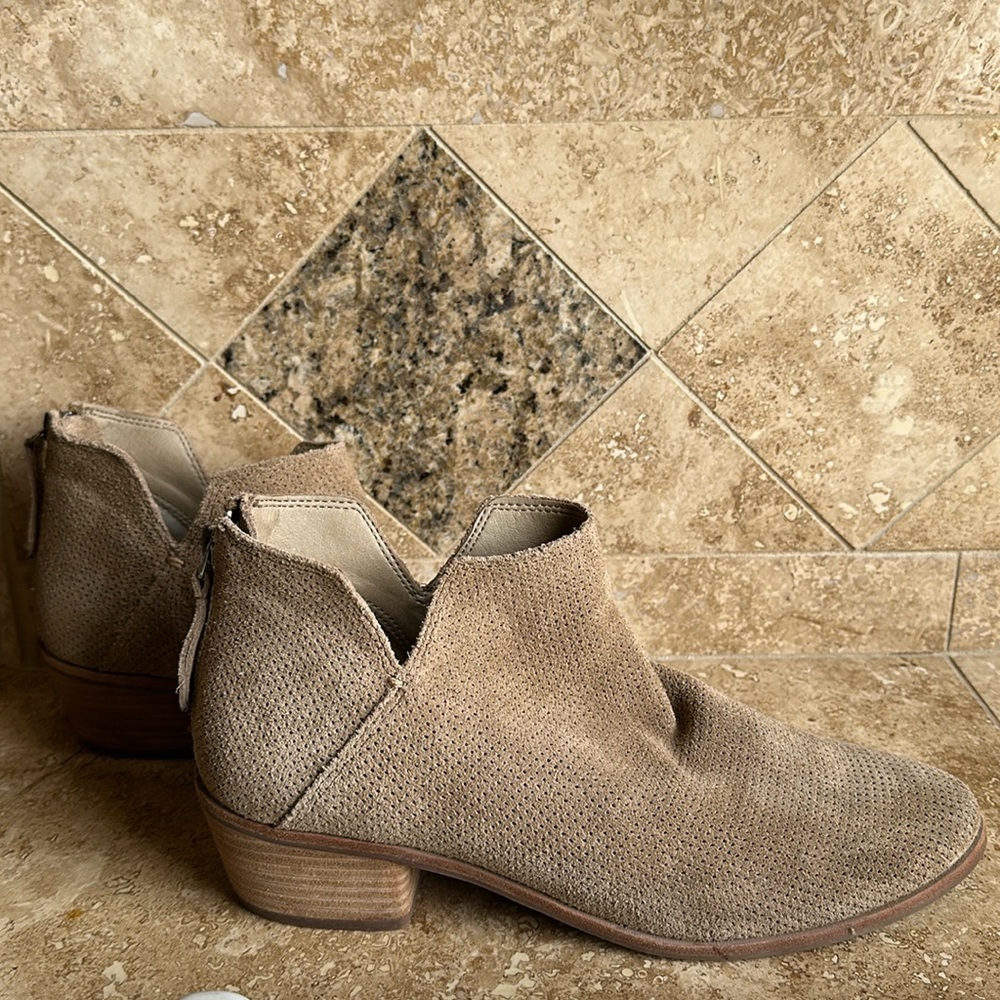 Women Dolce Vita Tan Bootie Size 9 Back Zipper